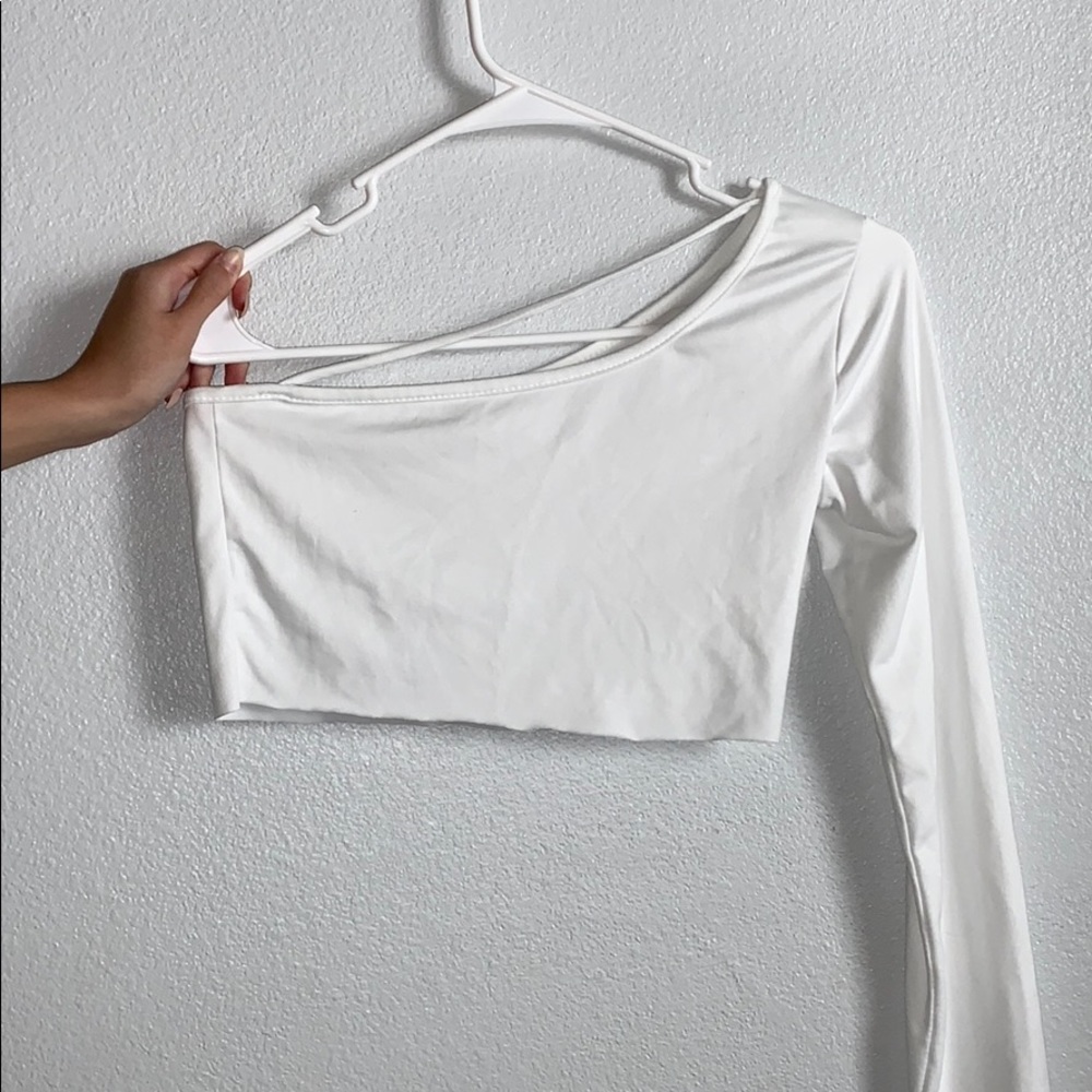 one shoulder crop top